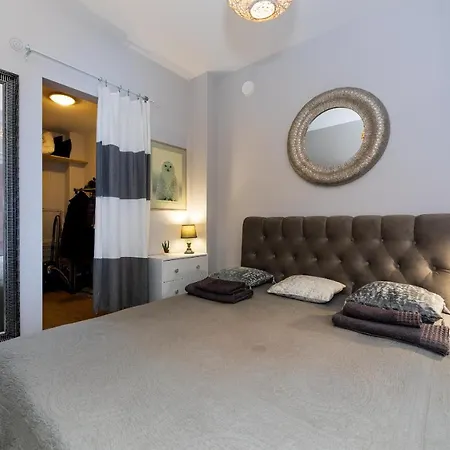 Brand New In The Old Town Apartment